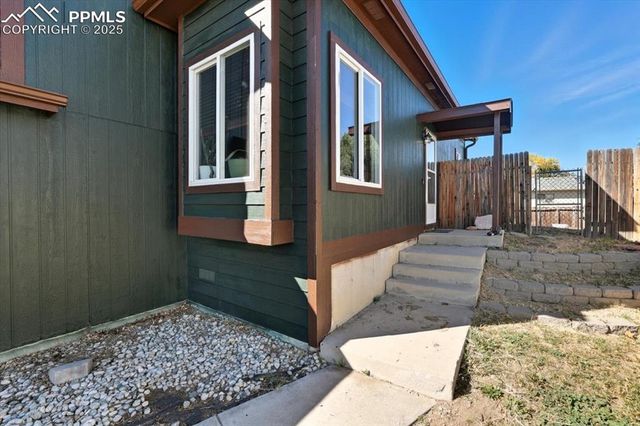 995 Square Dance Lane, Fountain, CO 80817