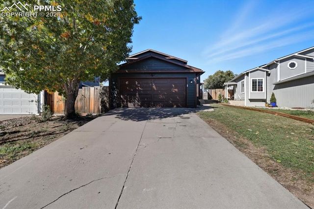 995 Square Dance Lane, Fountain, CO 80817