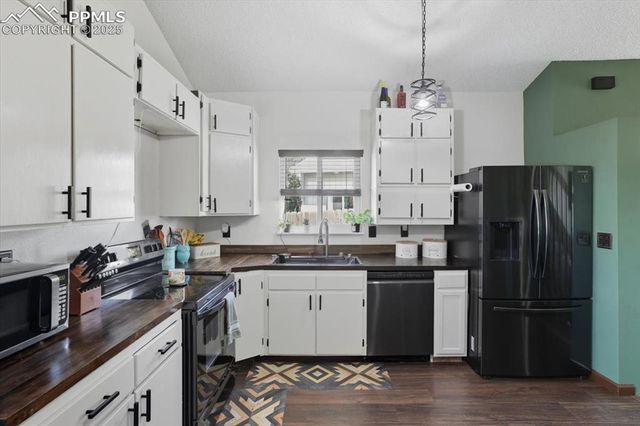 995 Square Dance Lane, Fountain, CO 80817