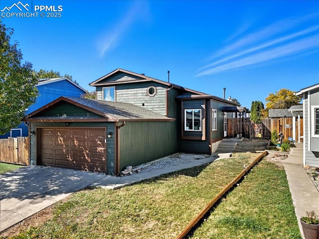 995 Square Dance Lane, Fountain, CO 80817