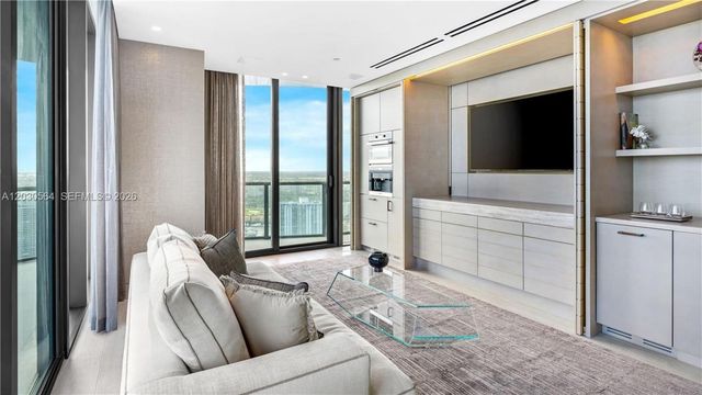 19575 Collins Avenue PH43, Sunny Isles Beach, FL 33160