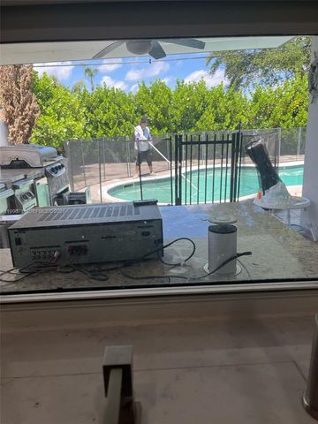 7651 NW 14th St 7651, Pembroke Pines, FL 33024