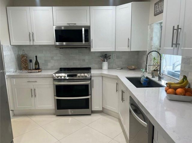 7651 NW 14th St 7651, Pembroke Pines, FL 33024