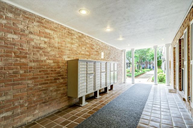 353 N Post Oak Lane 627, Houston, TX 77024