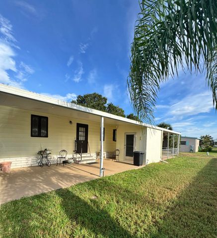 1 Grande Camino Court, Fort Pierce, FL 34951