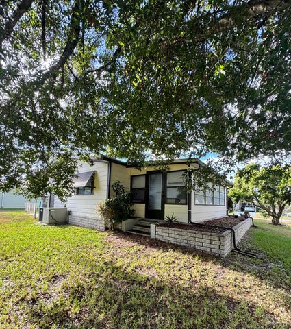 1 Grande Camino Court, Fort Pierce, FL 34951