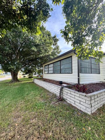 1 Grande Camino Court, Fort Pierce, FL 34951