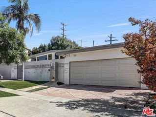 5820 S Chariton Avenue, Los Angeles, CA 90056
