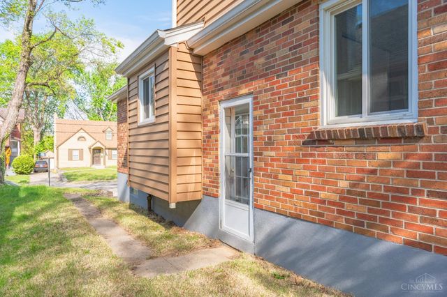 5866 Kennedy Avenue, Cincinnati, OH 45213