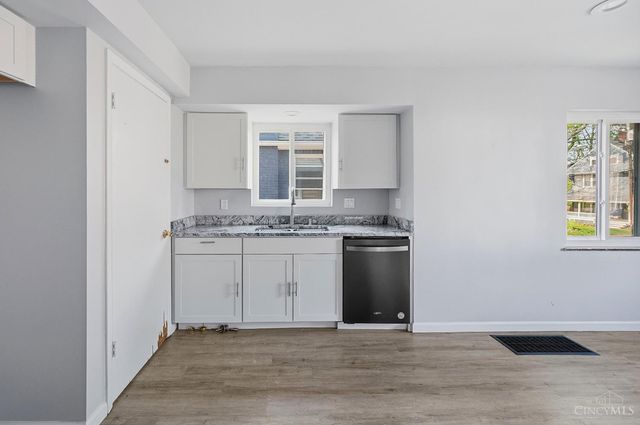 5866 Kennedy Avenue, Cincinnati, OH 45213