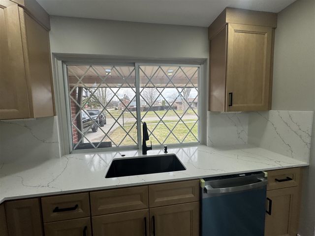 41718 Mae Wood Drive, Sterling Heights, MI 48313