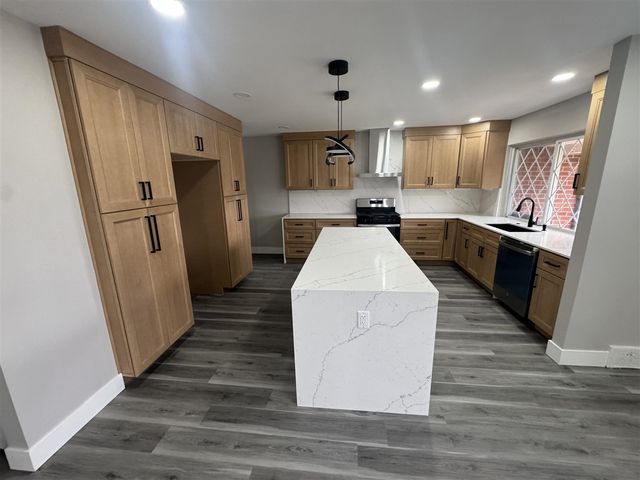 41718 Mae Wood Drive, Sterling Heights, MI 48313