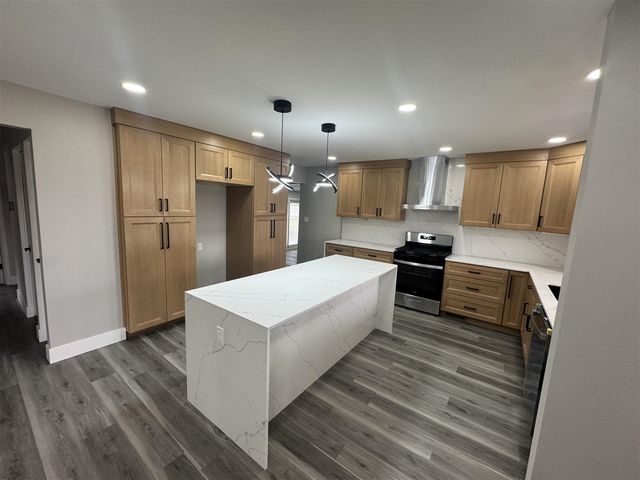 41718 Mae Wood Drive, Sterling Heights, MI 48313