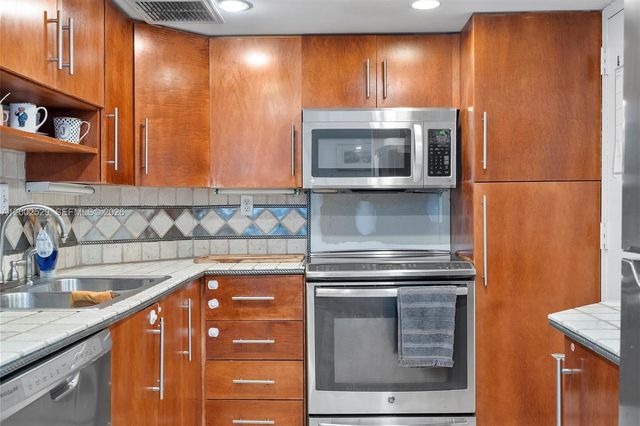 300 Bayview Dr 1503, Sunny Isles Beach, FL 33160