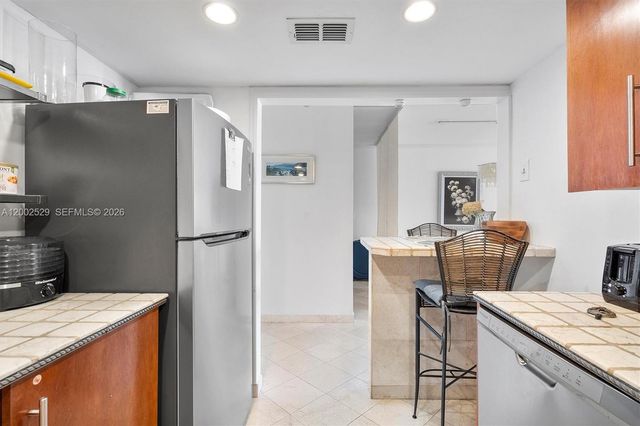 300 Bayview Dr 1503, Sunny Isles Beach, FL 33160