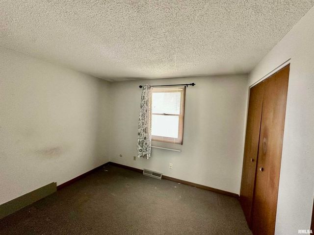 2822 S HAMPTON Drive, Bettendorf, IA 52722