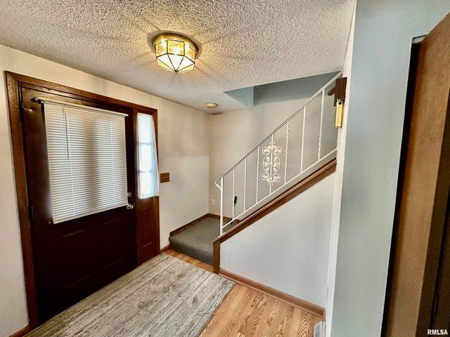 2822 S HAMPTON Drive, Bettendorf, IA 52722