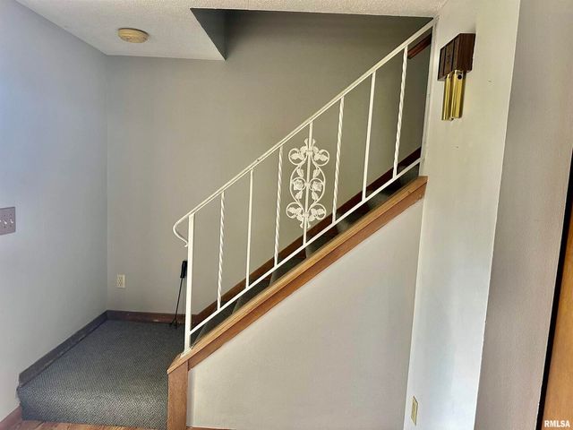 2822 S HAMPTON Drive, Bettendorf, IA 52722