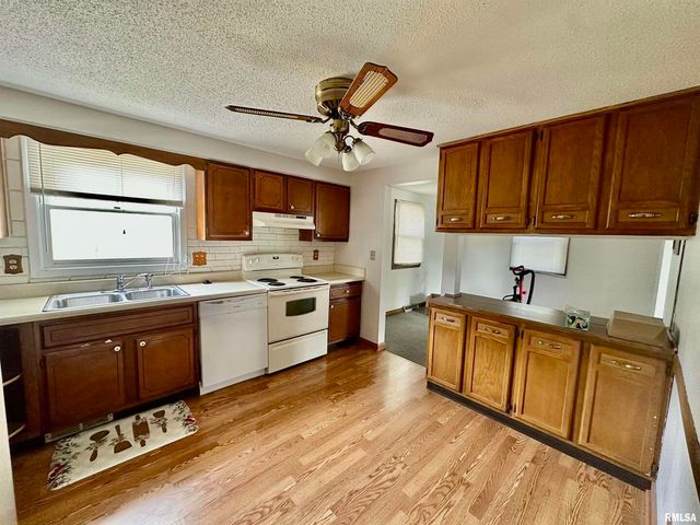 2822 S HAMPTON Drive, Bettendorf, IA 52722