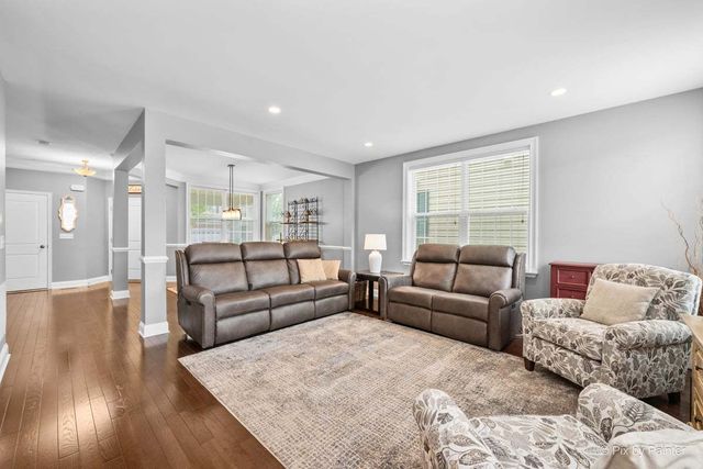 1244 Falcon Ridge Drive, Elgin, IL 60124
