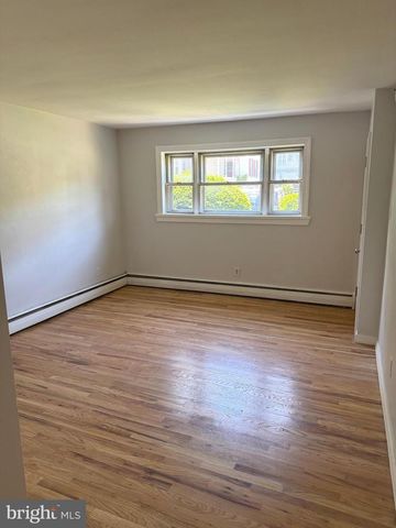 136 N SYLVANIA AVE, Jenkintown, PA 19046