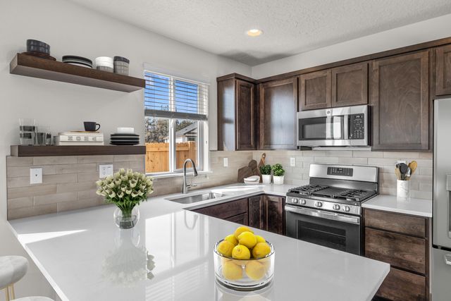 3475 NW 8th Street 15, Redmond, OR 97756