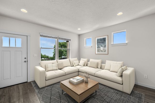 3475 NW 8th Street 15, Redmond, OR 97756