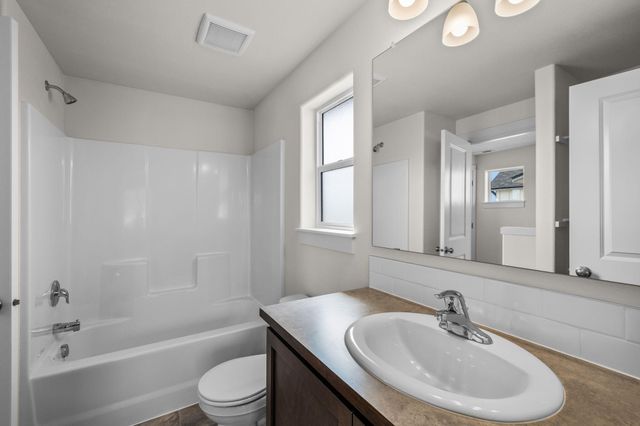3475 NW 8th Street 15, Redmond, OR 97756