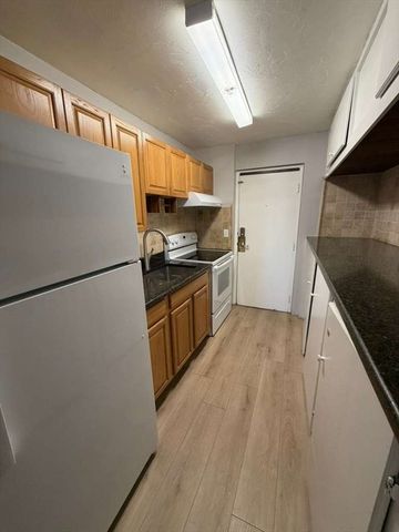 27 Gordon St 105, Framingham, MA 01702