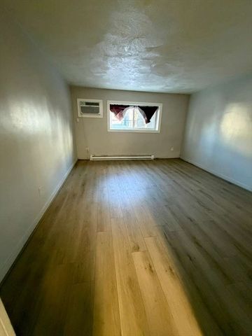 27 Gordon St 105, Framingham, MA 01702