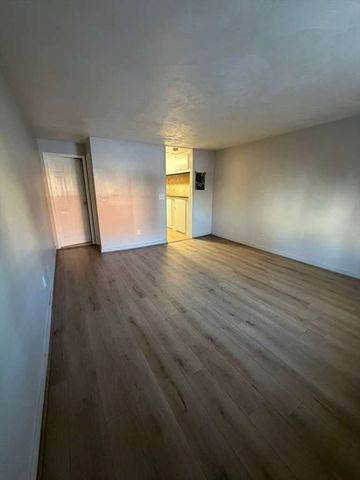 27 Gordon St 105, Framingham, MA 01702