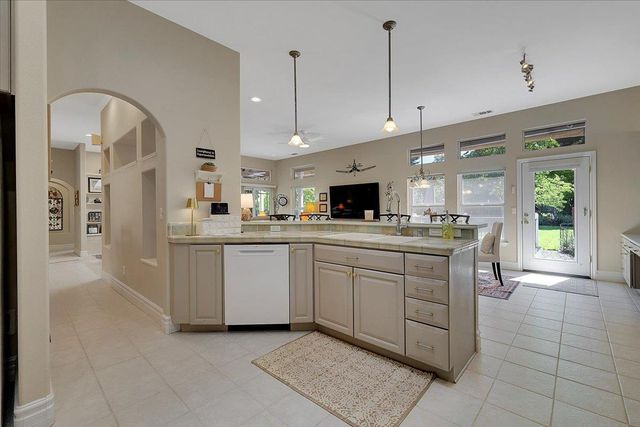 13750 Strawberry Cir, Penn Valley, CA 95946