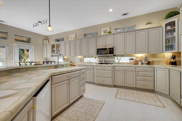 13750 Strawberry Cir, Penn Valley, CA 95946