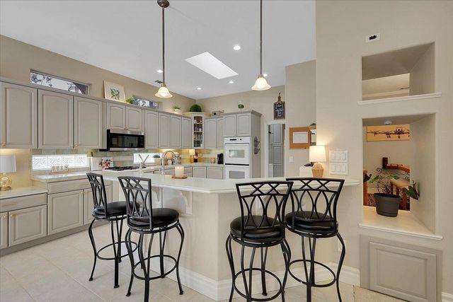 13750 Strawberry Cir, Penn Valley, CA 95946