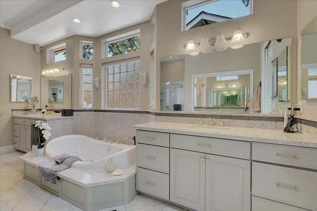 13750 Strawberry Cir, Penn Valley, CA 95946