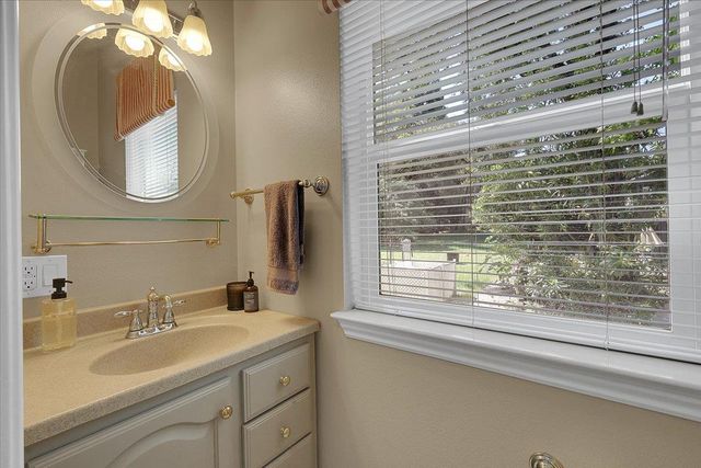 13750 Strawberry Cir, Penn Valley, CA 95946