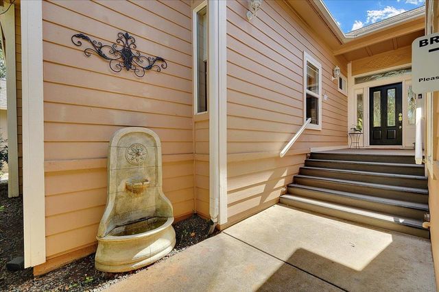 13750 Strawberry Cir, Penn Valley, CA 95946