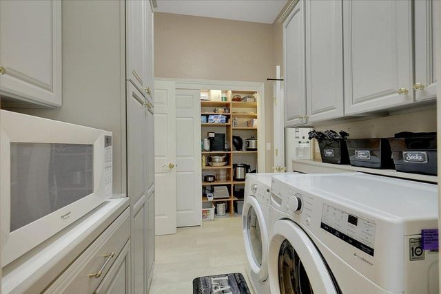 13750 Strawberry Cir, Penn Valley, CA 95946