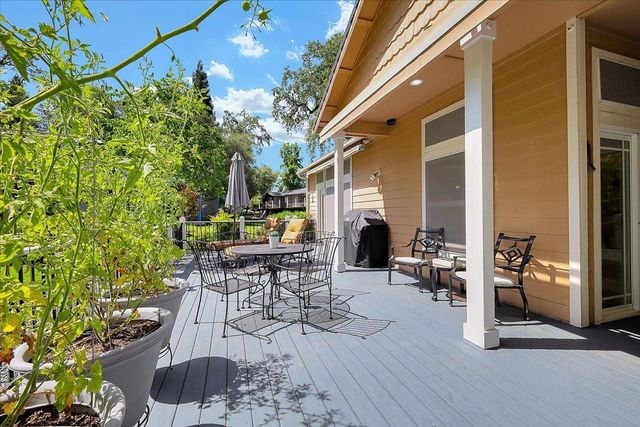 13750 Strawberry Cir, Penn Valley, CA 95946