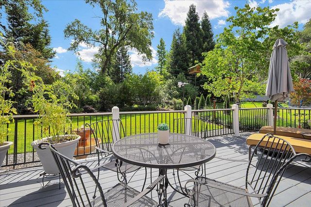 13750 Strawberry Cir, Penn Valley, CA 95946