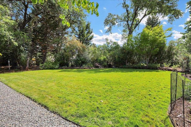 13750 Strawberry Cir, Penn Valley, CA 95946