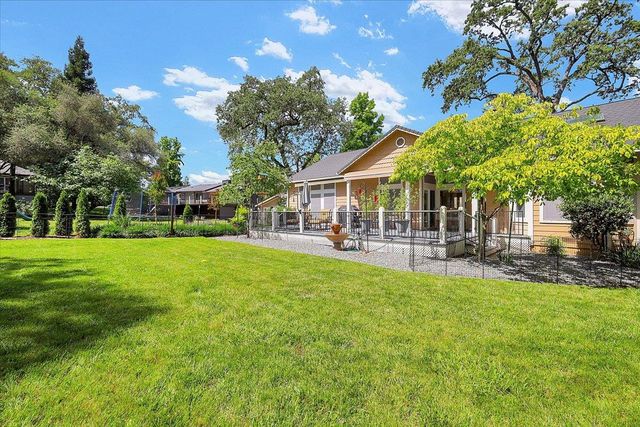 13750 Strawberry Cir, Penn Valley, CA 95946