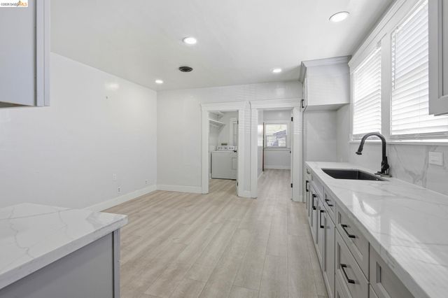 861 70Th Ave, Oakland, CA 94621
