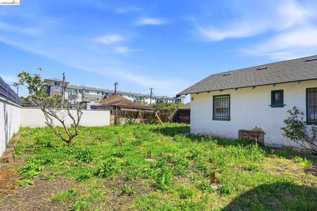 861 70Th Ave, Oakland, CA 94621