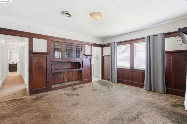 861 70Th Ave, Oakland, CA 94621