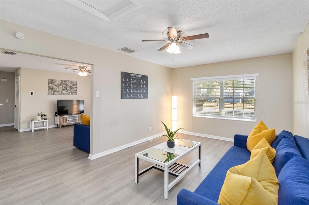 Image 13 of property listing at 204 CIRCLE HILL DRIVE, Brandon, FL 33510