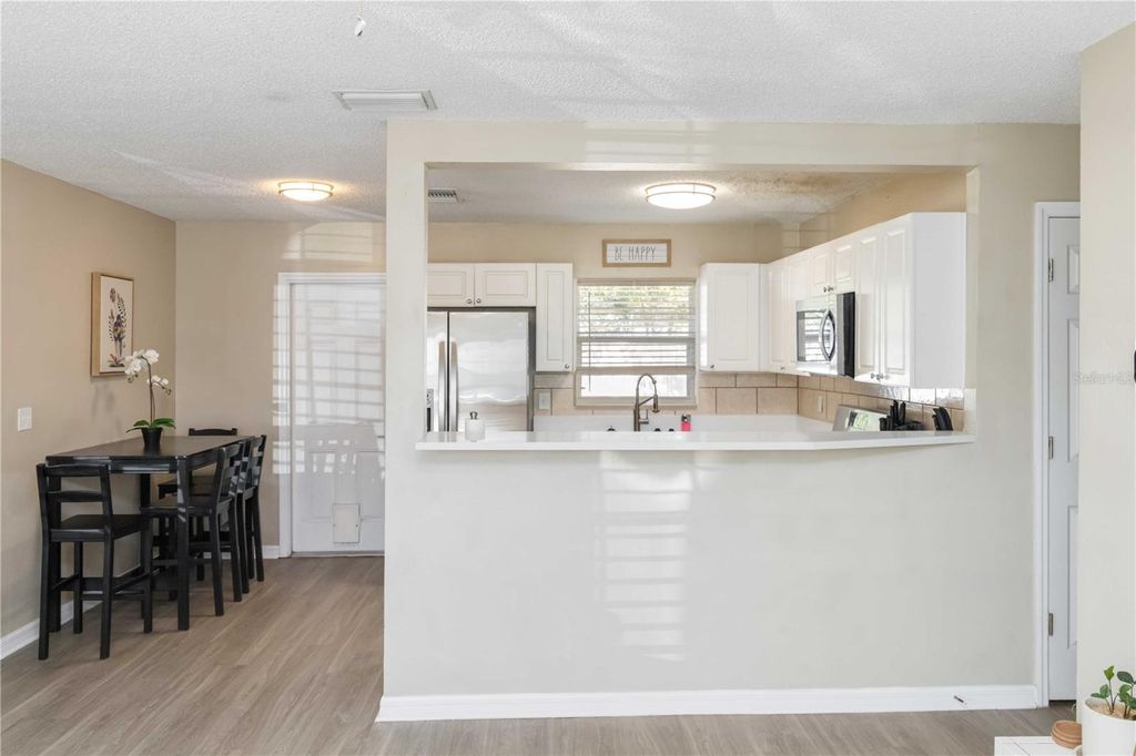 Image 18 of property listing at 204 CIRCLE HILL DRIVE, Brandon, FL 33510