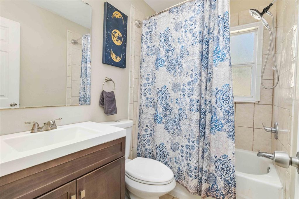 Image 20 of property listing at 204 CIRCLE HILL DRIVE, Brandon, FL 33510