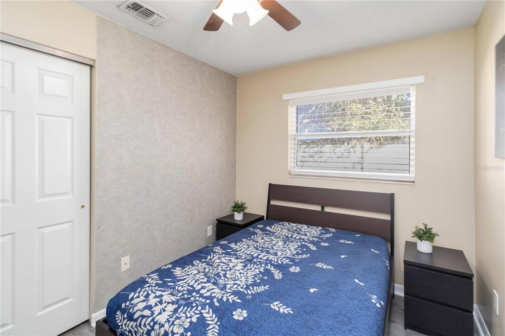 Image 25 of property listing at 204 CIRCLE HILL DRIVE, Brandon, FL 33510