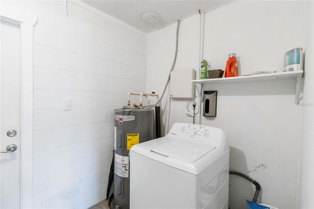 Image 30 of property listing at 204 CIRCLE HILL DRIVE, Brandon, FL 33510